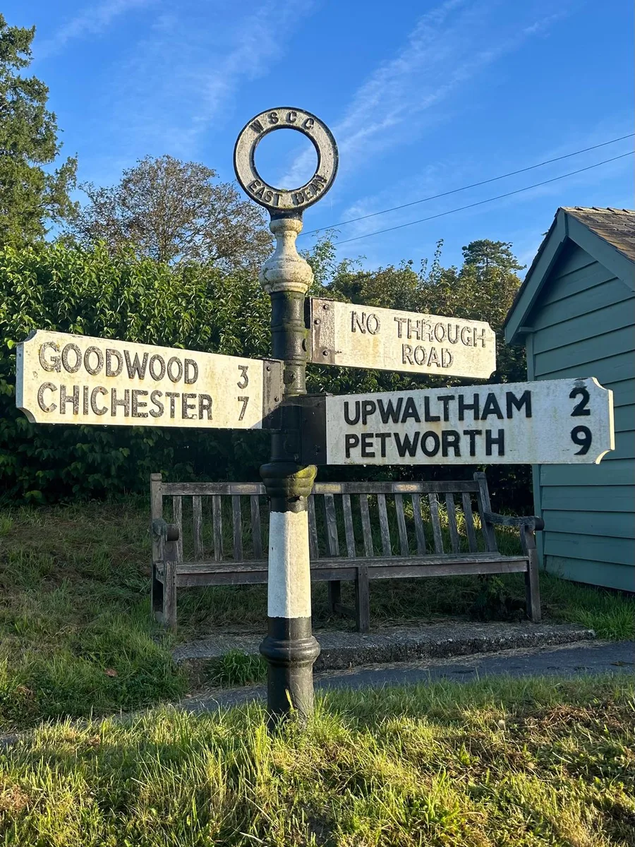 Cast iron fingerpost: Goodwood 3, Chichester 7, Upwaltham 2, Petworth 9, No Through Road